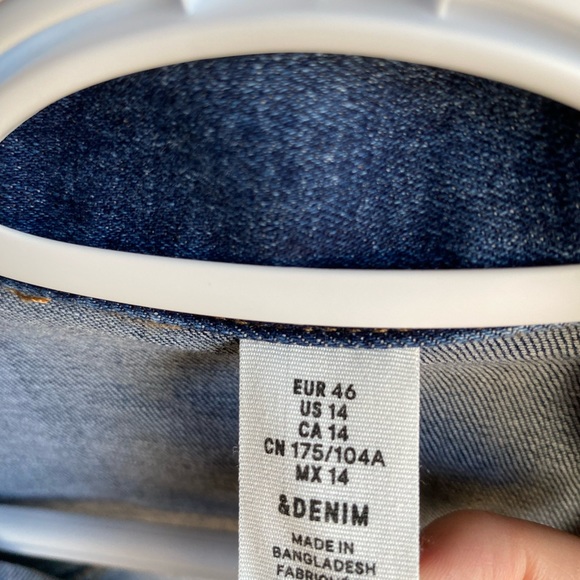 jean jacket never worn - Picture 3 of 3